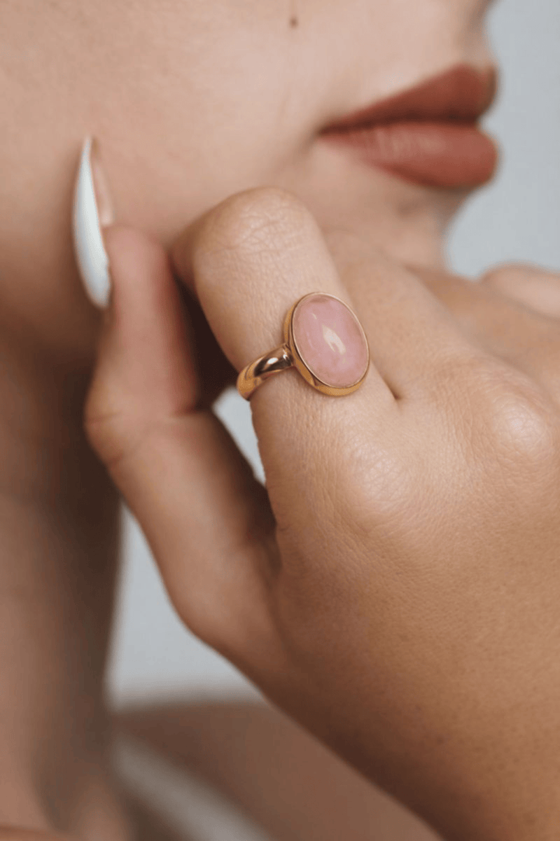 OVAL RING | ROSE QUARTZ - GOLD