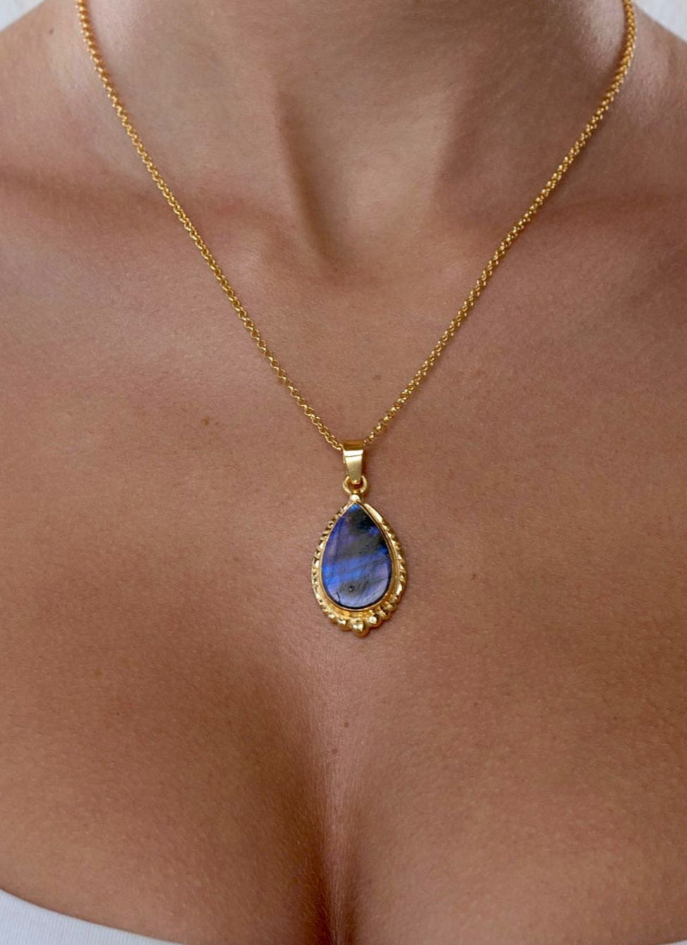 AQUA gold necklace featuring a natural Labradorite stone – elegant, handcrafted jewelry piece with shimmering blue-gray hues.